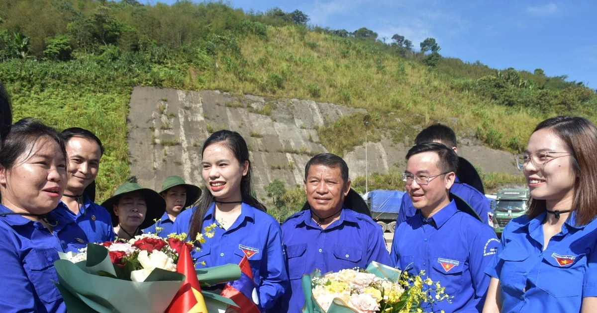 Hơn 100 bạn trẻ Lào sang Việt Nam gặp gỡ hữu nghị, vibe đặc biệt quá trời!