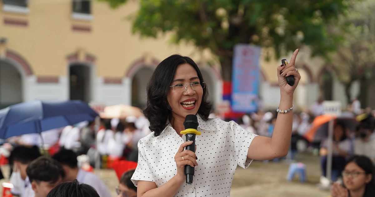 Báo Tiền Phong đem chuyên gia tâm lý đến trường: Hỗ trợ sức khỏe tinh thần cho các bạn học sinh