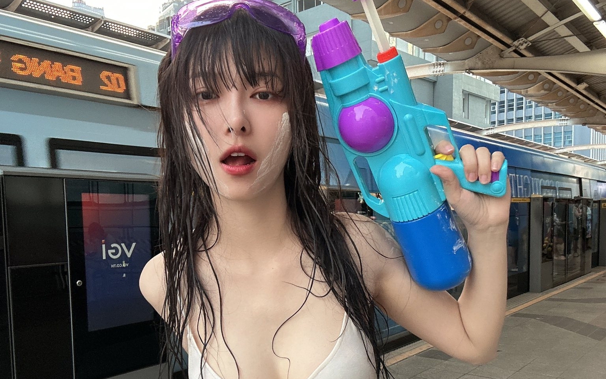 Nữ streamer Thái "đỉnh của chóp" giữa lễ hội Songkran: Ướt sũng vẫn xinh hết phần thiên hạ