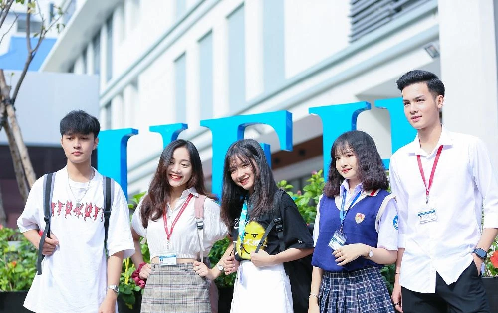 UEH công bố điểm chuẩn 4 phương thức xét tuyển riêng - Toàn HSG và cao thủ IELTS