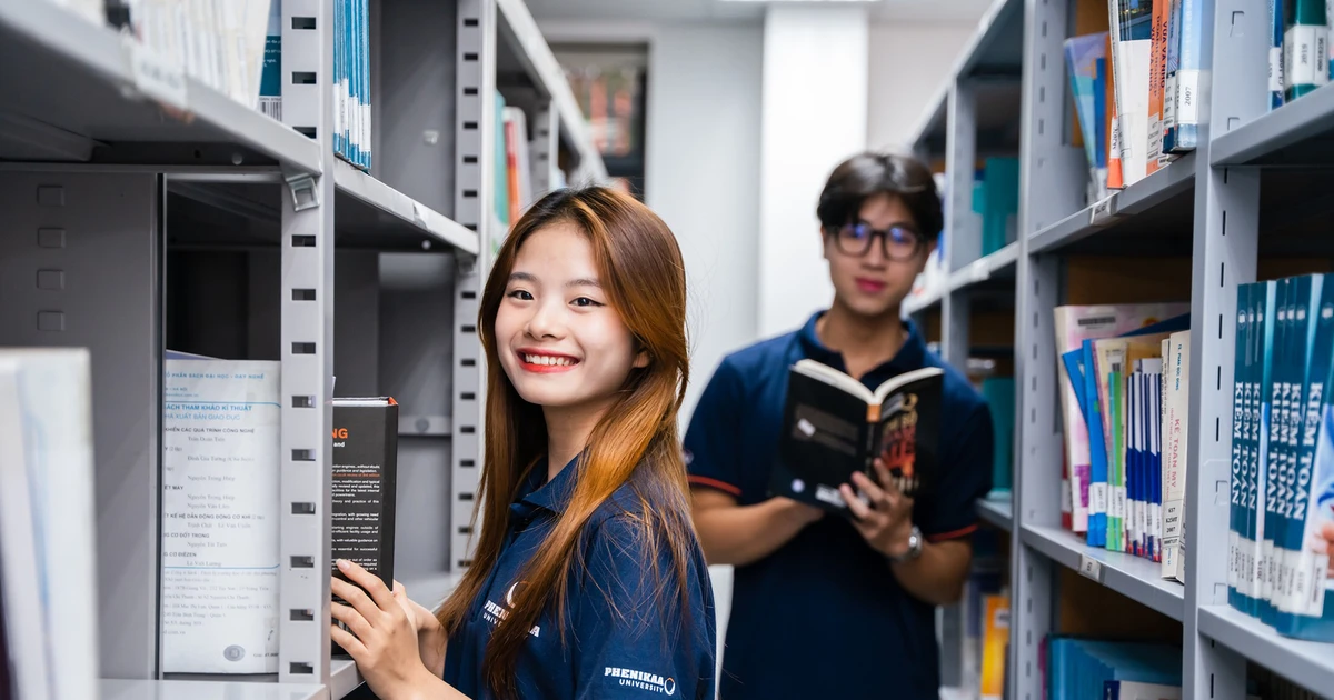 Nóng như này thì sinh viên Hà Nội phải "xoay xở" thế nào đây?