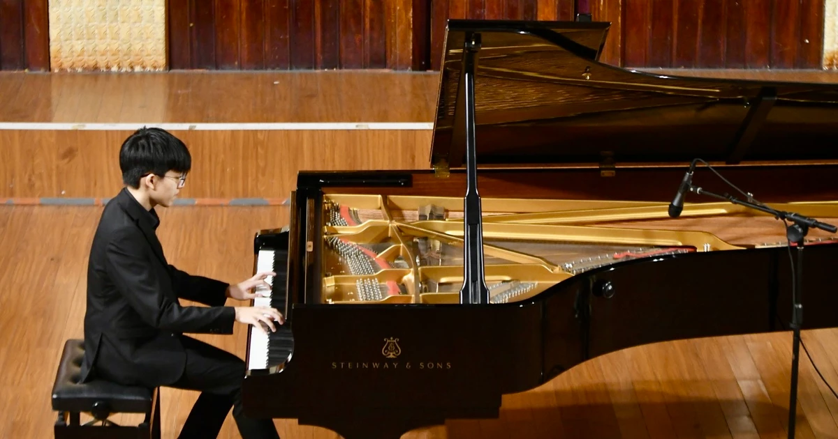 Từ guitar đến piano: Hành trình chinh phục ước mơ của chàng nghệ sĩ 10x tài năng ✨