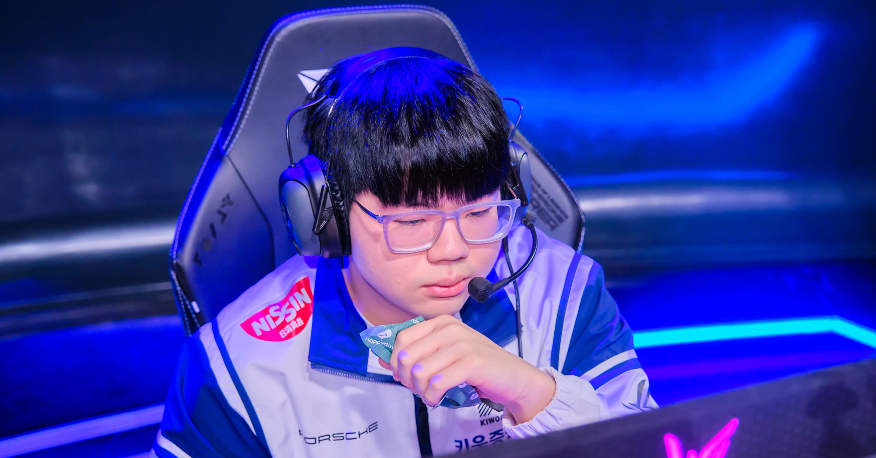 LazyFeel thừa nhận phong độ tệ hại, nguy cơ cao phải rời LCK về đấu hạng Challenger