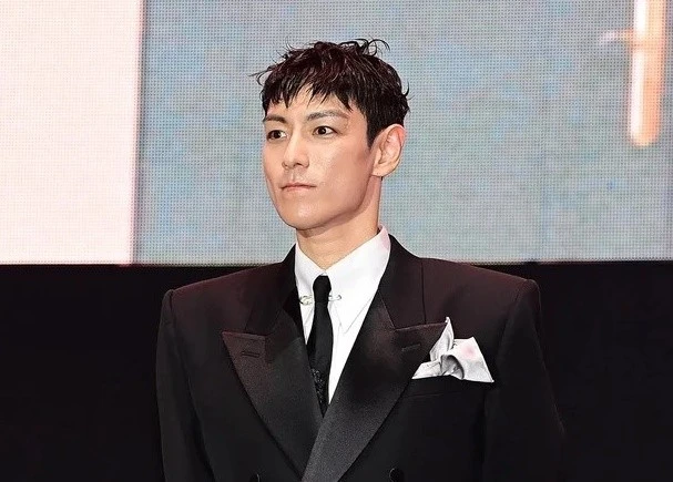 T.O.P comeback cực gắt với album solo đầu tay 'ANOTHER DIMENSION' - concept đậm chất nghệ thuật gây tranh cãi