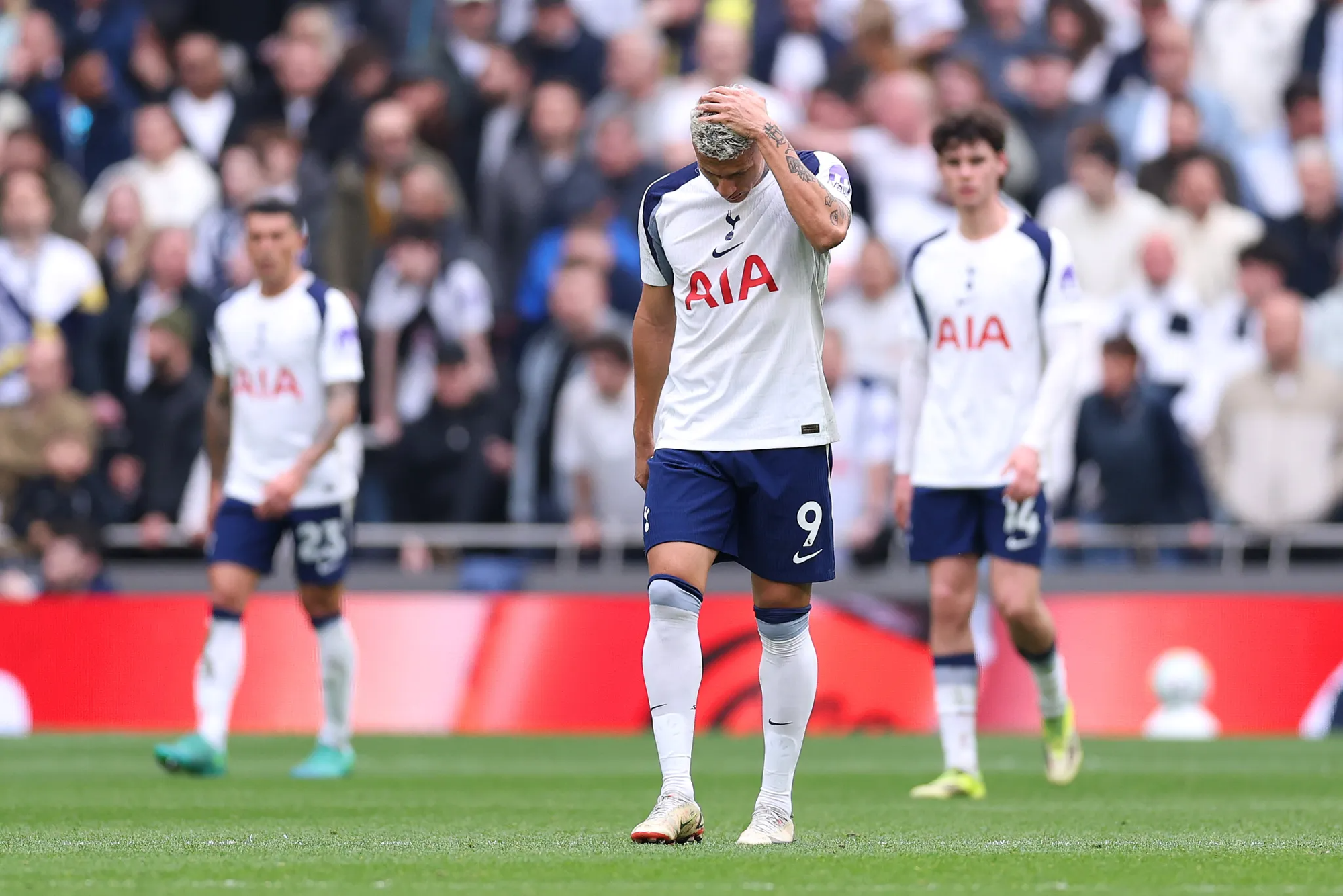 Siêu máy tính "phán" số phận Tottenham, mang tin vui cho Arsenal