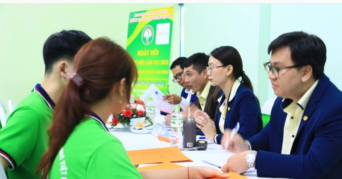 Ngày hội việc làm – VCI 2023: Doanh nghiệp "săn" nhân tài, sinh viên thoả sức tỏa sáng