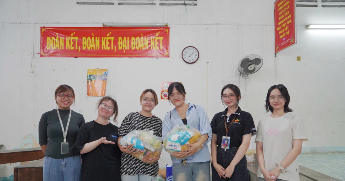 Khi âm nhạc kết nối những trái tim yêu thương đến lớp học tình thương Rạch Ông
