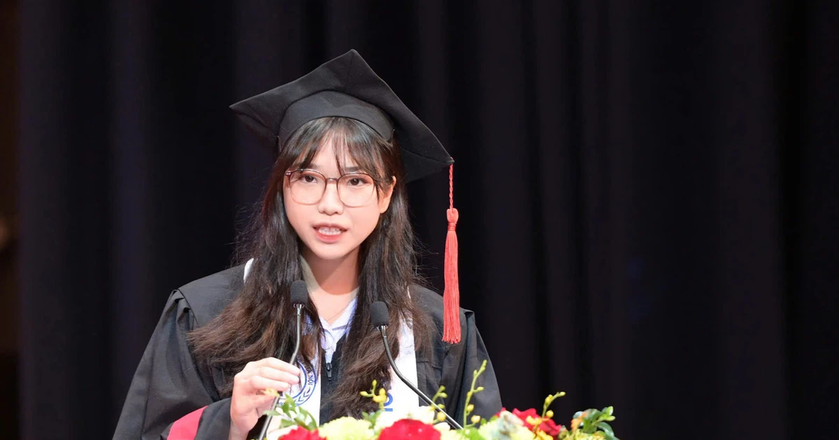 Thủ khoa ĐH Luật Hà Nội: Hành trình "glow up" từ những ngày đầu đầy thử thách