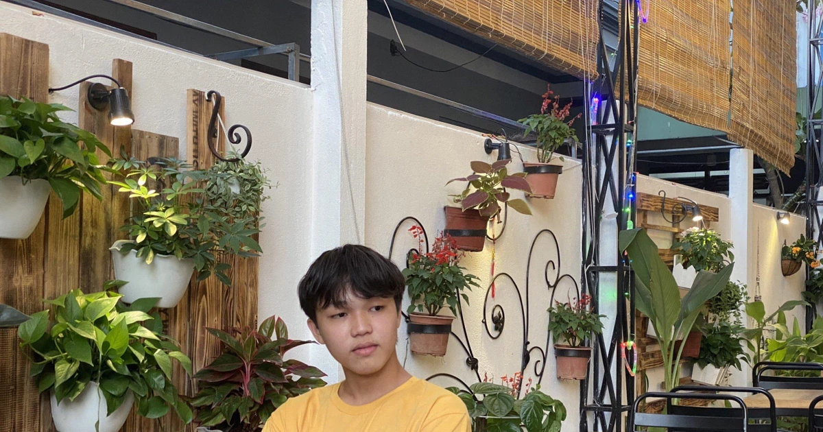 Nam sinh 2K3 điểm 10 môn Văn, rinh cả loạt giải khủng và kênh Insta hút gần 40k followers