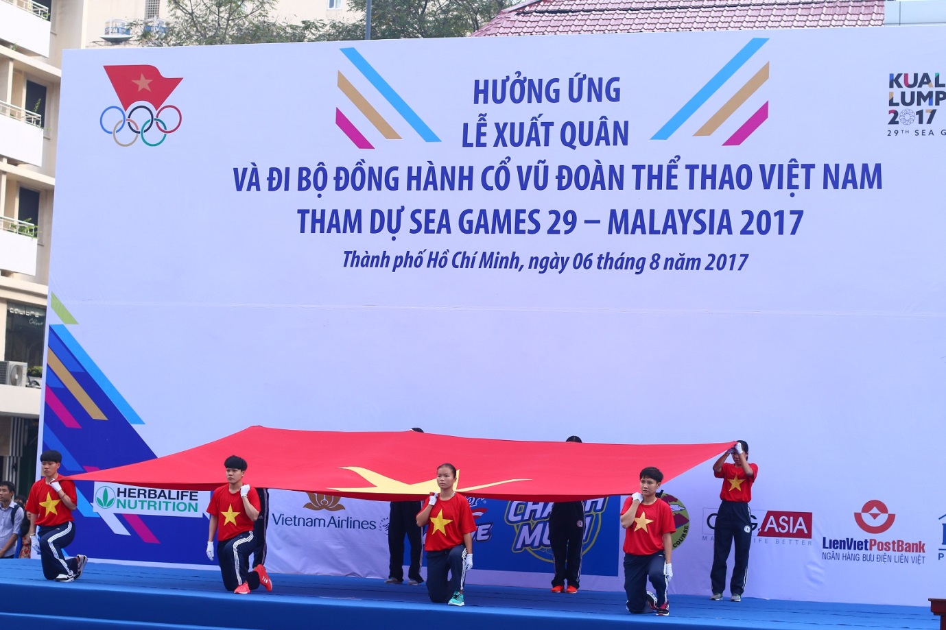 9ea0158fa275e759b365.jpg