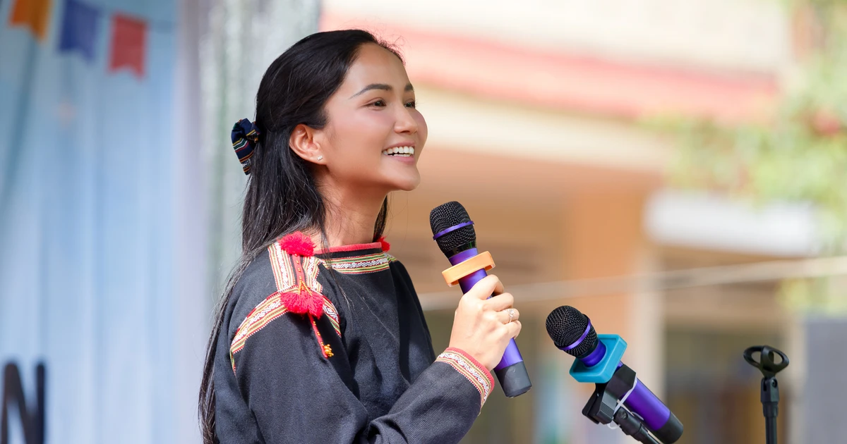 H'Hen Niê đón sinh nhật siêu ý nghĩa với thư viện thứ 13 tại quê nhà Đắk Lắk