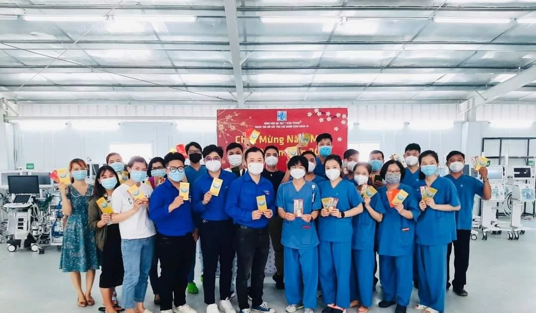 Sinh viên Y Dược cày cuốc chống dịch vẫn được thăm hỏi, chúc Tết siêu ấm lòng