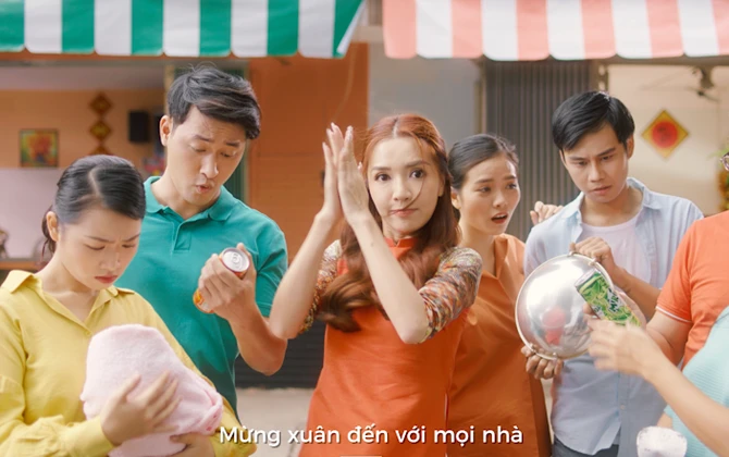 Cô Phương lại "gây bão" rồi các bạn ơi! Hội YouTuber đang soi "Chuyện cũ bỏ qua" nhiệt tình vô cùng