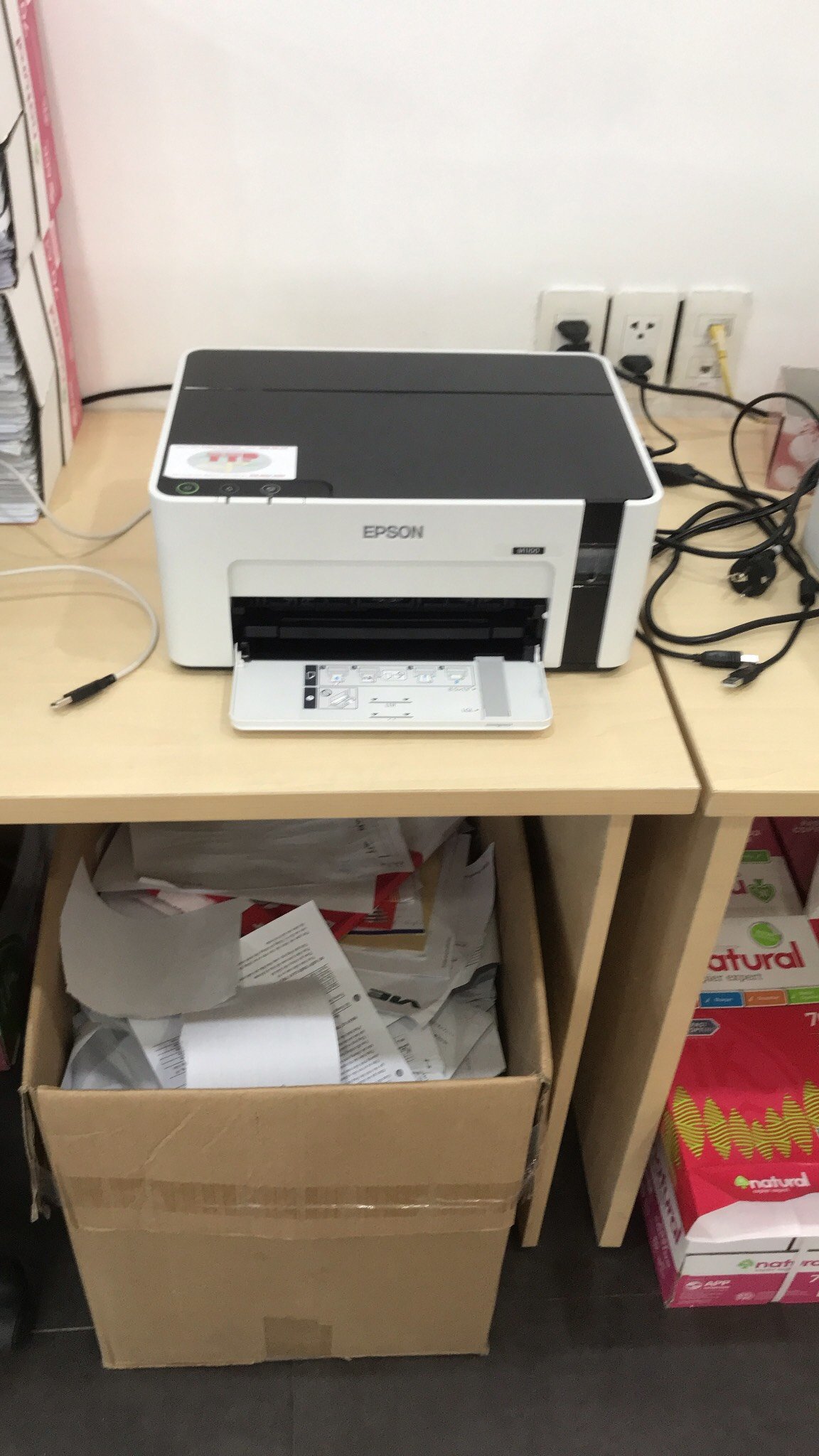 Trên tay máy in phun Epson M1100 – Chiến binh đen trắng siêu tiết kiệm ️