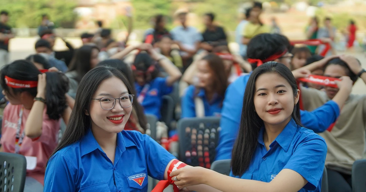 Chương trình hiến máu 'Chủ nhật Đỏ 2024' sắp diễn tại ĐH Văn Hiến - Gen Z hóy đi cùng nhau nàooo! ❤️