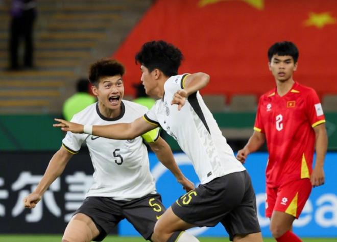 BLV Trung Quốc tự tin "max ping" khi chê U23 Hàn Quốc yếu, đòi U23 Nhật Bản đá 11m cũng khó vào lưới