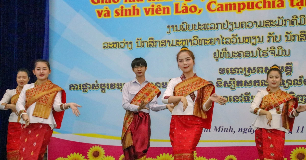 Sinh viên ba nước Việt - Lào - Campuchia hội ngộ: Vibe chill, gắn kết xịn sò! ✨