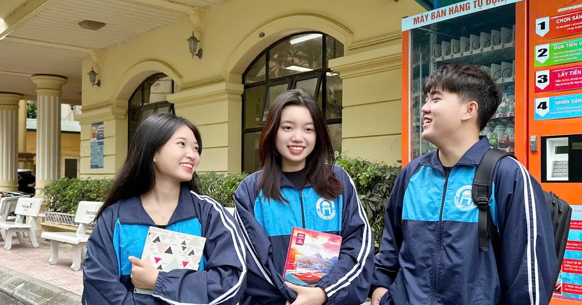 Gió lạnh kéo đến Hà Nội, sinh viên Thủ đô vừa "chill" vừa lo - giờ sống sót thế nào? ❄️