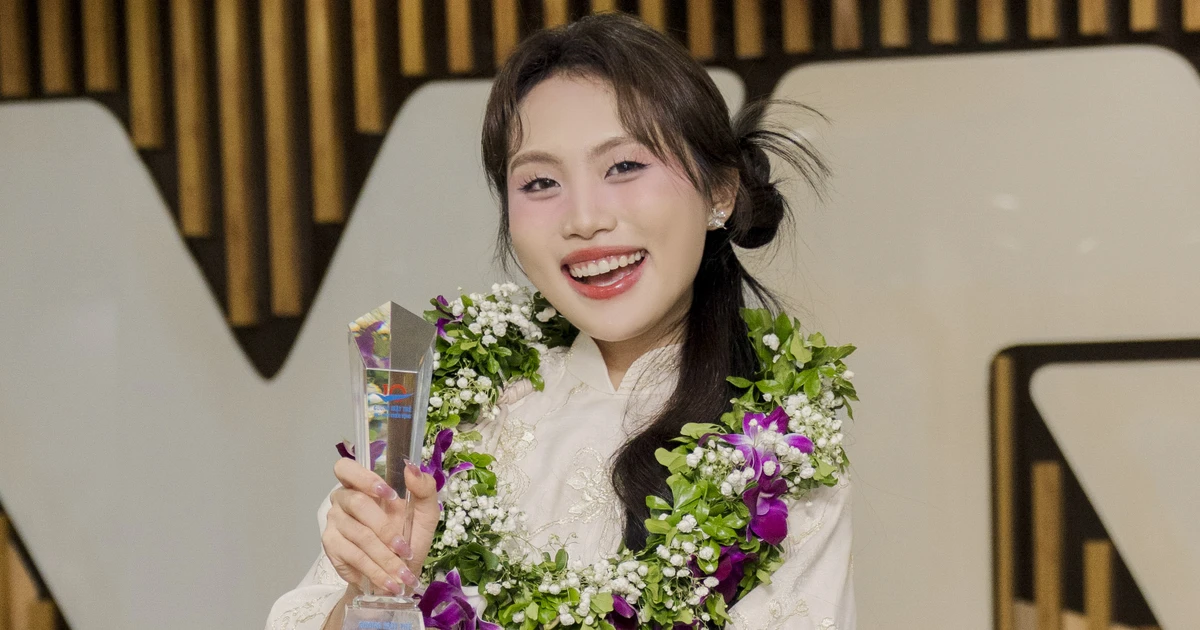 Phương Mỹ Chi nhận giải "Gương mặt trẻ triển vọng" - Khi giữ vững bản sắc dân ca trong làn sóng nhạc trending ✨