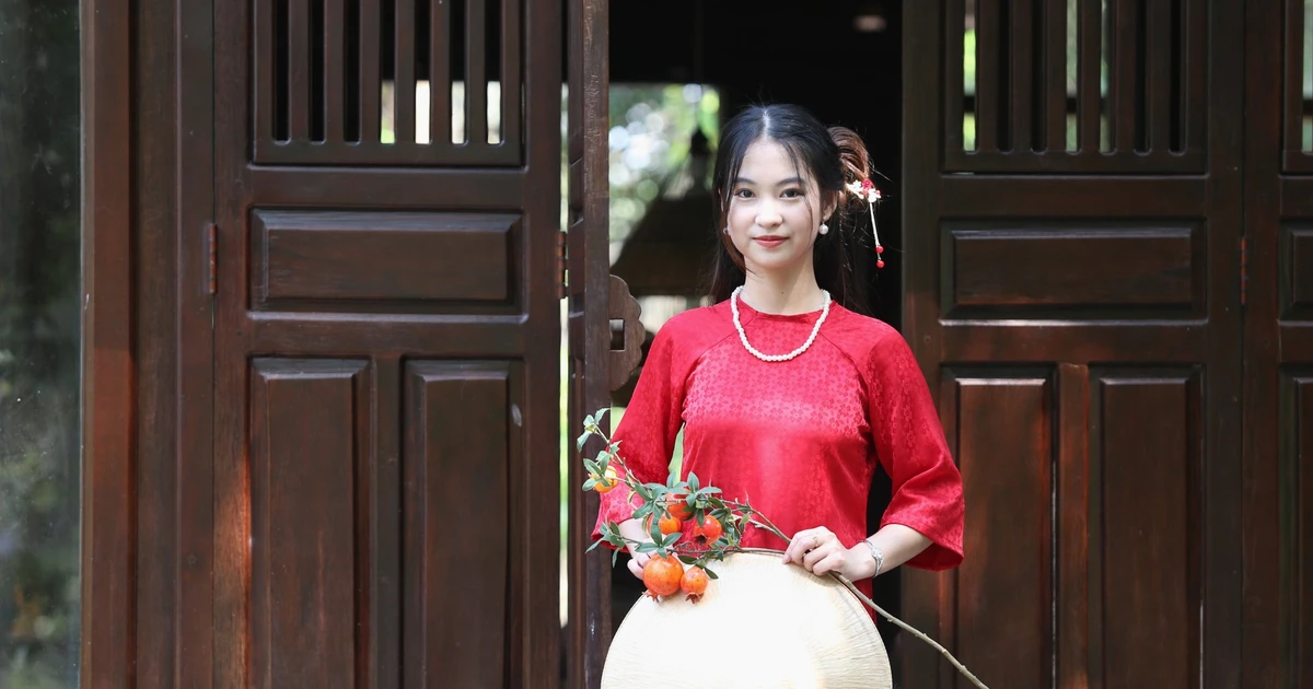 Gen Z diện áo dài sống ảo tại các di tích lịch sử dịp Tết, vừa xinh vừa có ý nghĩa! ✨
