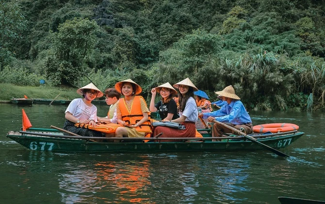 Check-in Tràng An - "Hạ Long trên cạn" chill phết mà gần Hà Nội lắm nha