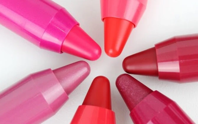 Sắm son bút Yves Rocher màu anh đào cực xinh, giá chỉ bằng một nửa thôi nha!