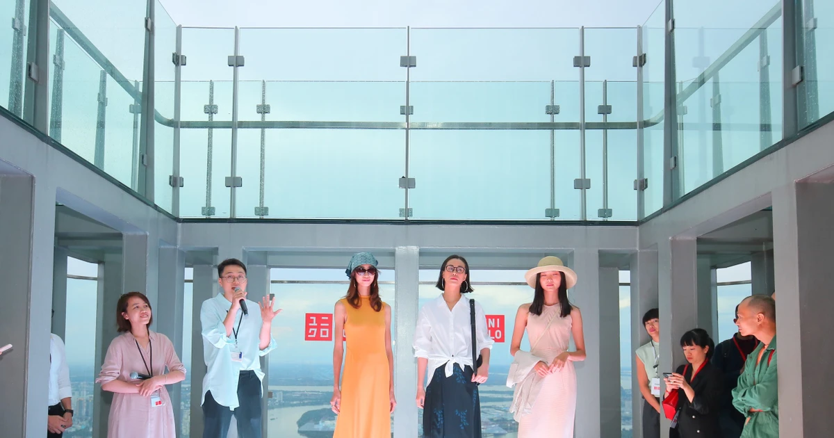Giới trẻ Sài Gòn tha hồ "chốt đơn" BST giới hạn UNIQLO x HANA TAJIMA cực xịn