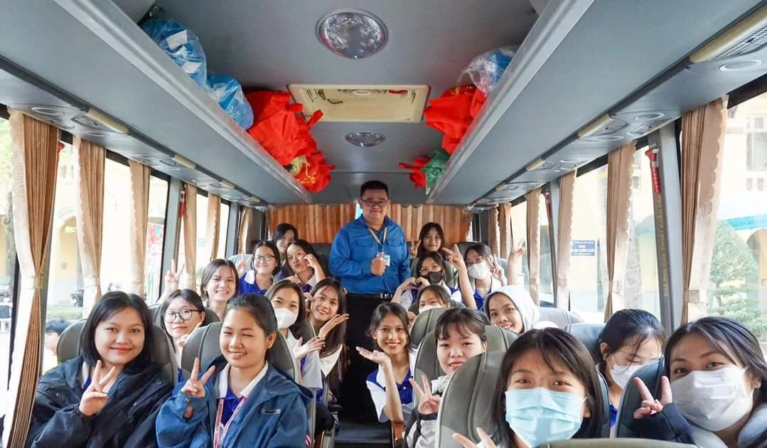 Trường ĐH Sài Gòn mở 3 chuyến xe 0 đồng đưa sinh viên về nhà ăn Tết