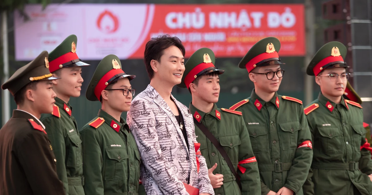 Diễn viên Trọng Lân cùng hội bạn trẻ check-in 'Chủ Nhật Đỏ', cháy hết mình lan tỏa tinh thần sẻ chia