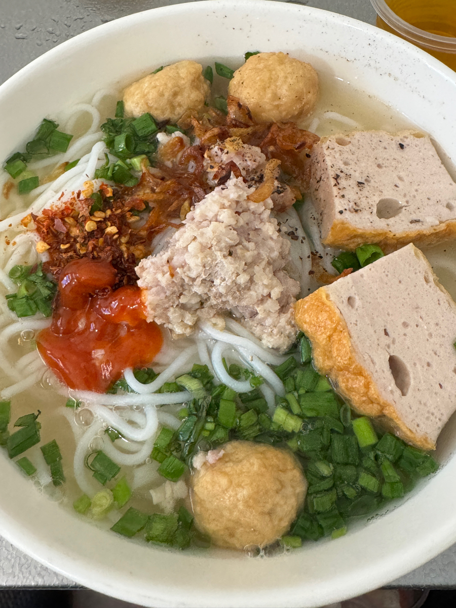 Mời AE ăn sáng - Câu chuyện đời thường mà xúc động đến nao lòng