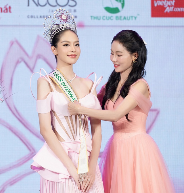 a67611aa38880d09cb09.jpg