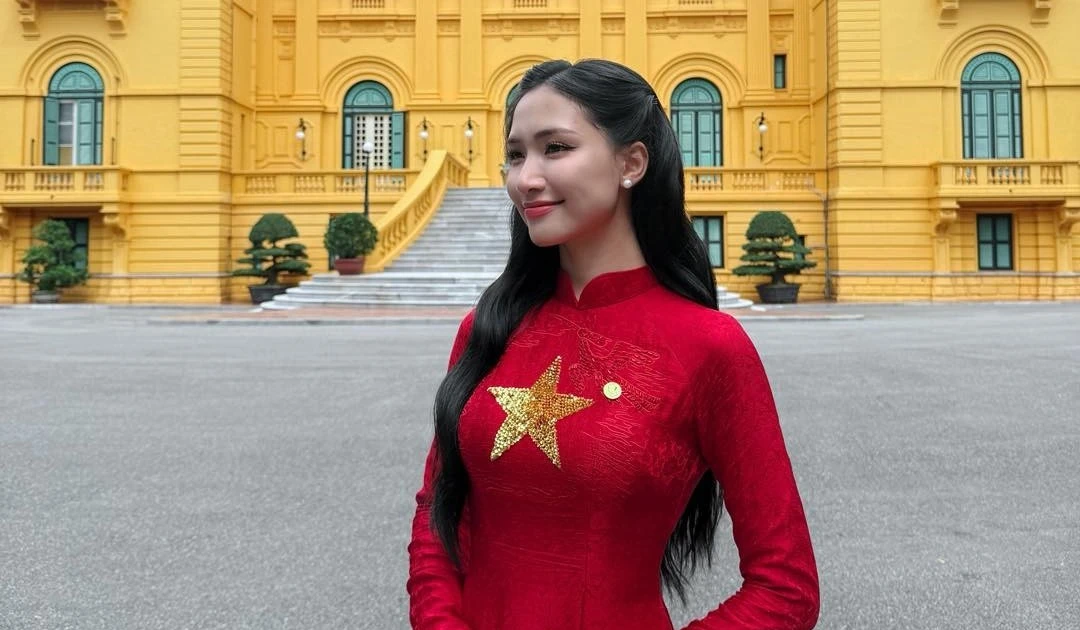 Hòa Minzy vừa biểu diễn đỉnh tại A80, vừa được vinh danh vì những đóng góp xịn sò cho cộng đồng