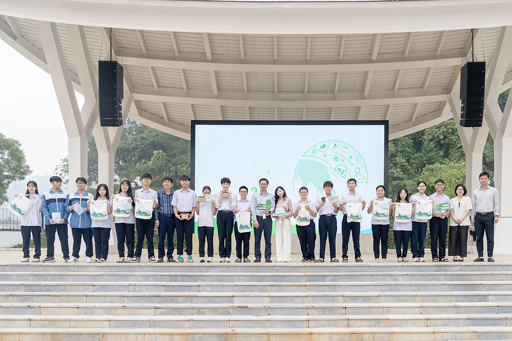 a82736ac7245cf0eb381.jpg