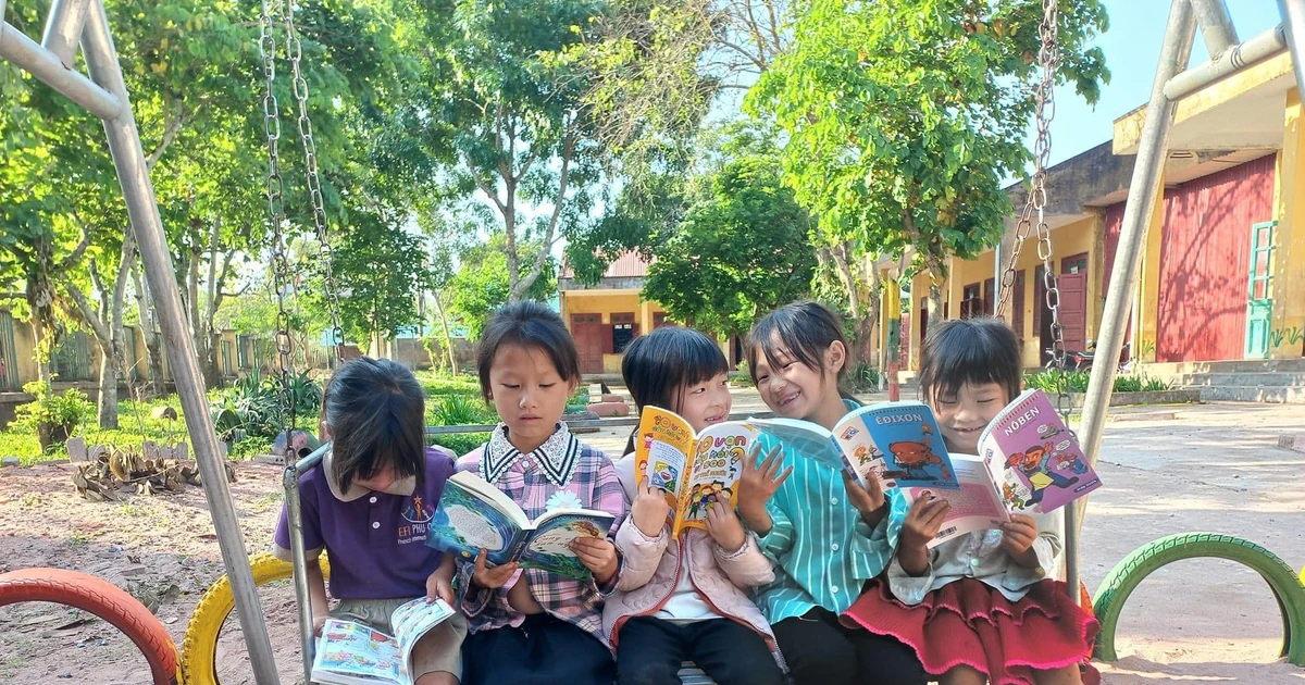 'Tủ sách Nuôi em': Chuyến xe chở tri thức lên vùng cao siêu ý nghĩa