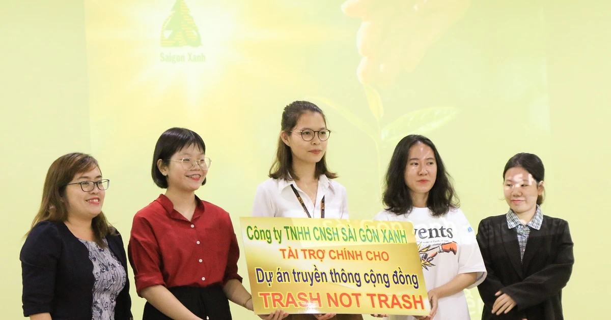 Gen Z "giải cứu" trái đất với dự án phân loại rác "Trash not trash" cực xịn