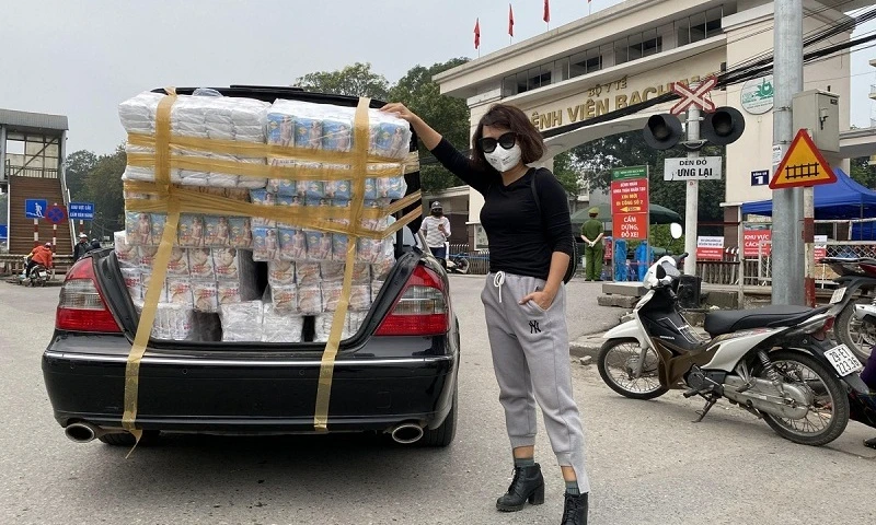 Thái Thùy Linh lại làm thiện nguyện: Kêu gọi góp khẩu trang cho y bác sĩ Đà Nẵng