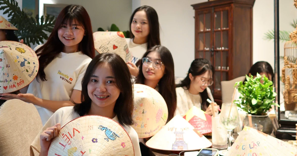 Chill tại quán cafe vẽ nón lá - Trend mới cực hot của giới trẻ dịp lễ Quốc khánh