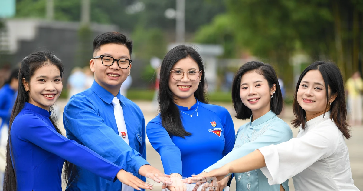 Thế hệ trẻ Việt Nam – Sẵn sàng trở thành lực lượng kế cận xuất sắc của Đảng ✨