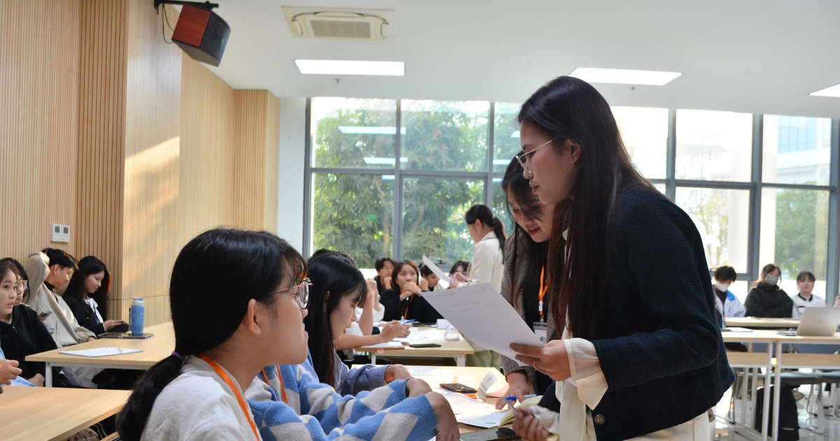 300+ bạn trẻ từ 20 trường đại học Hà Nội "đọ mic" về bình đẳng giới ✨