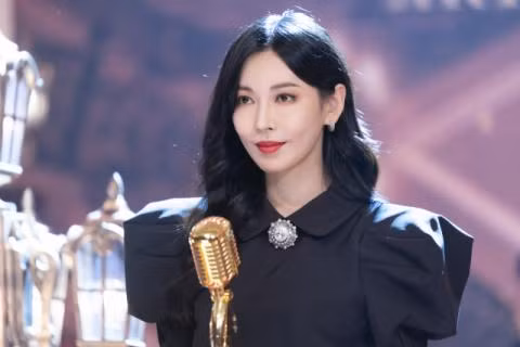 Kim So Yeon thừa nhận vẫn gặp ác mộng vì vai cô giáo Cheon dù Penthouse đã kết thúc từ lâu