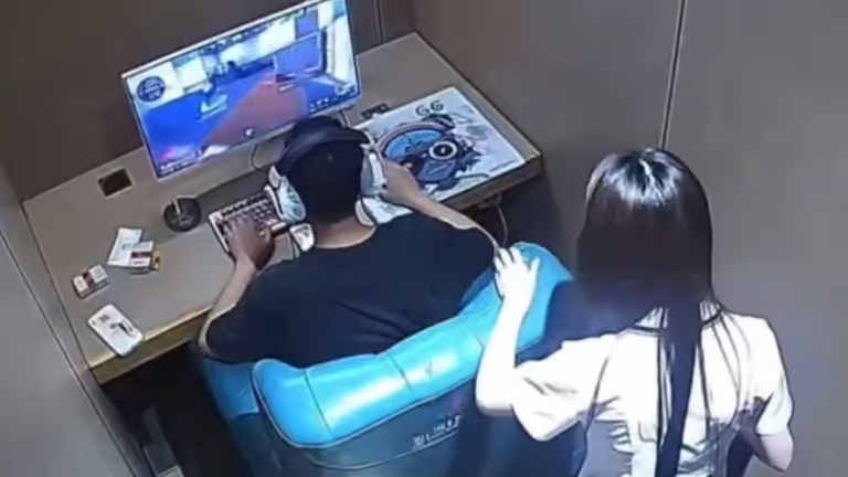 Game thủ bị tạt nước sôi vào lưng vẫn đờ mặt chơi tiếp, nhân viên quán net sốc nặng nhưng anh chàng chỉ quan tâm... một điều