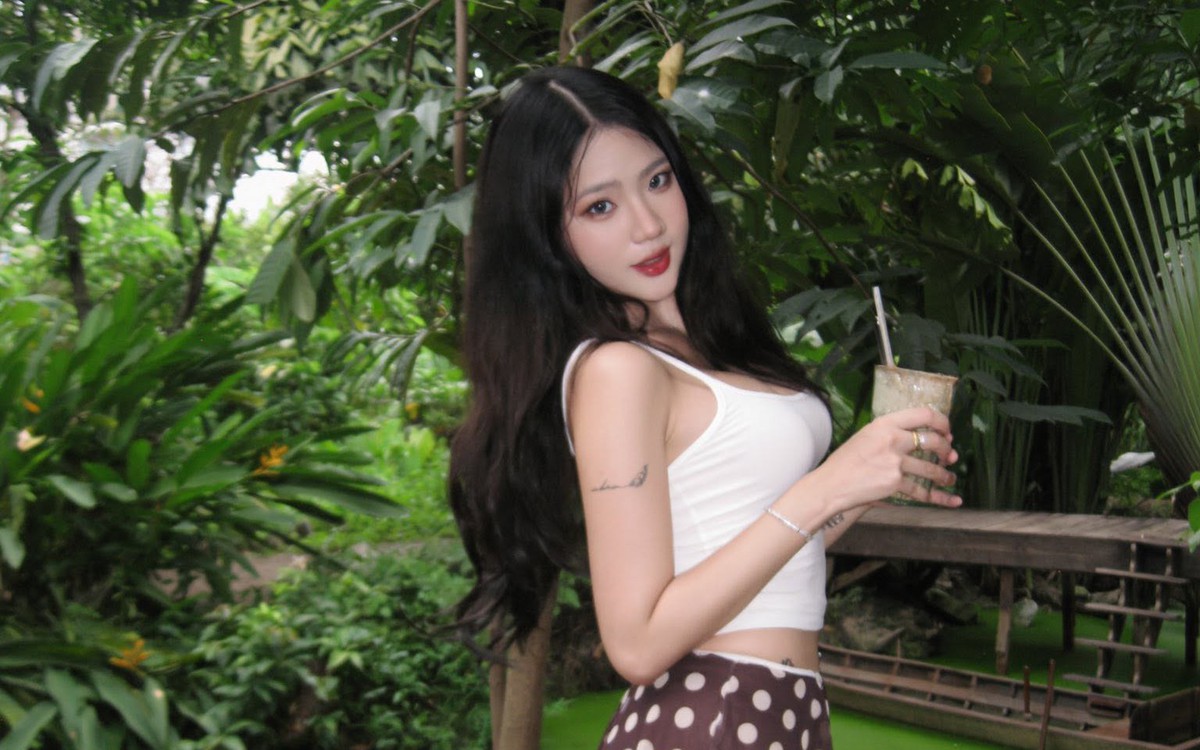 Hot girl Thanh Nhàn "lột xác" phong cách kín đáo, dân tình ngỡ ngàng vì quá xuất sắc