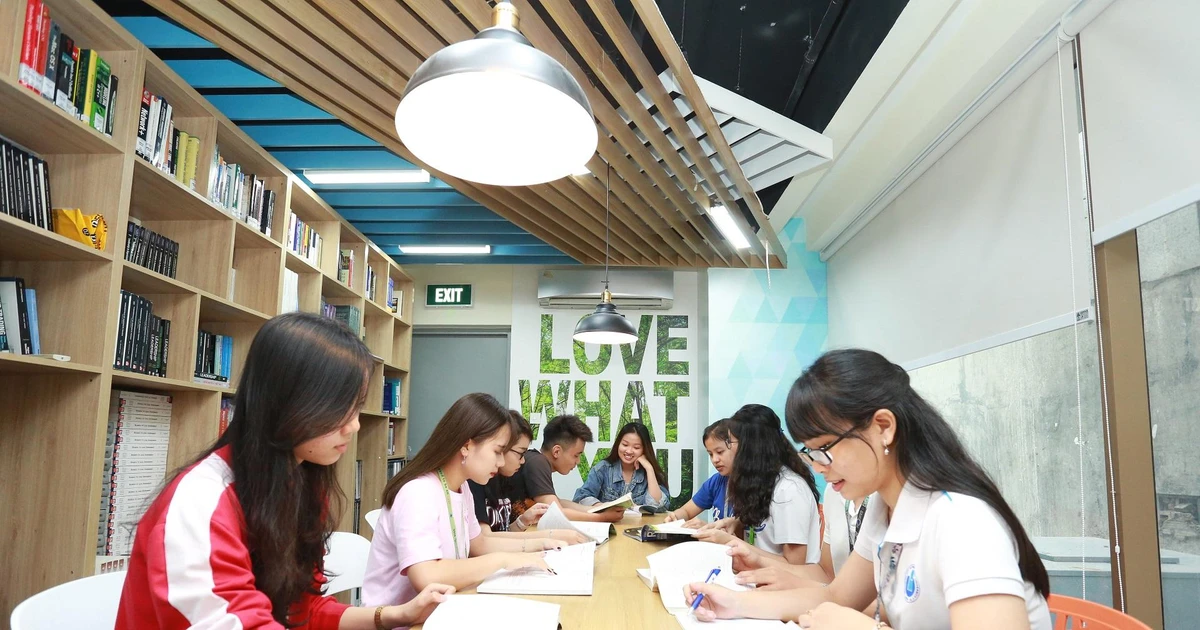 Loạt trường đại học rần rần hỗ trợ học phí sinh viên trước năm học mới, xịn xò quá trời!
