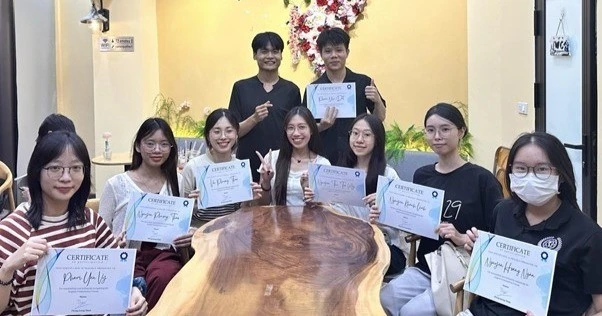 Giữa bão áp lực thành tích, có một lớp học chọn cách "chữa lành" theo kiểu chill chill