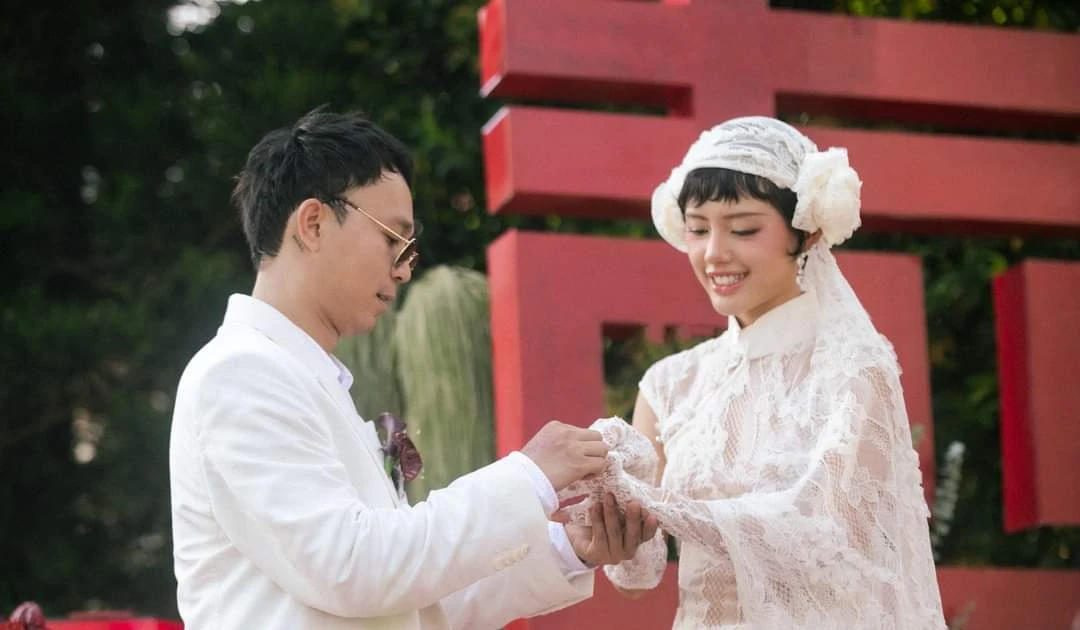 Lễ ăn hỏi cực chill của cặp đôi khiến cả showbiz ghen tị suốt hơn 5 năm qua