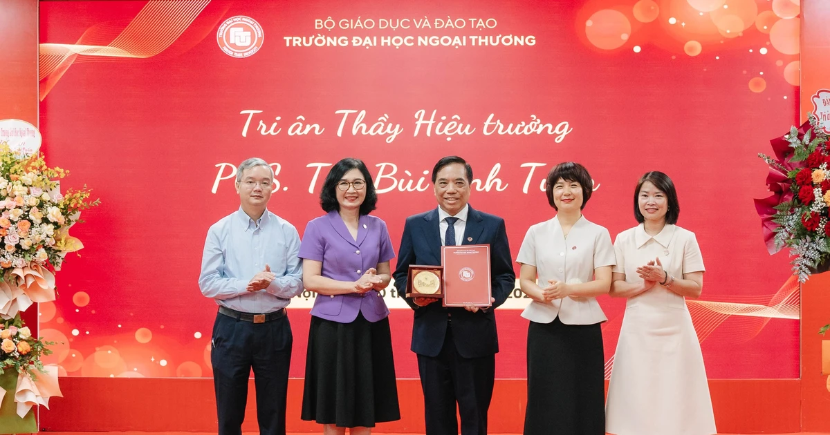 Đại học Ngoại thương tổ chức lễ tri ân Hiệu trưởng PGS.TS Bùi Anh Tuấn, sắp công bố tân Hiệu trưởng