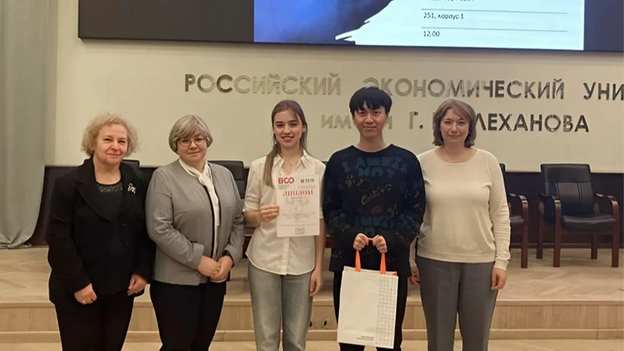 Thắp sáng đam mê, tối ưu thành tích: Du học sinh Việt chinh phục Toán học nơi trời Nga