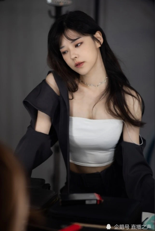 Nữ streamer xinh đẹp chia tay bạn trai vì lý do sức khỏe, netizen đồng loạt ủng hộ quyết định đúng đắn