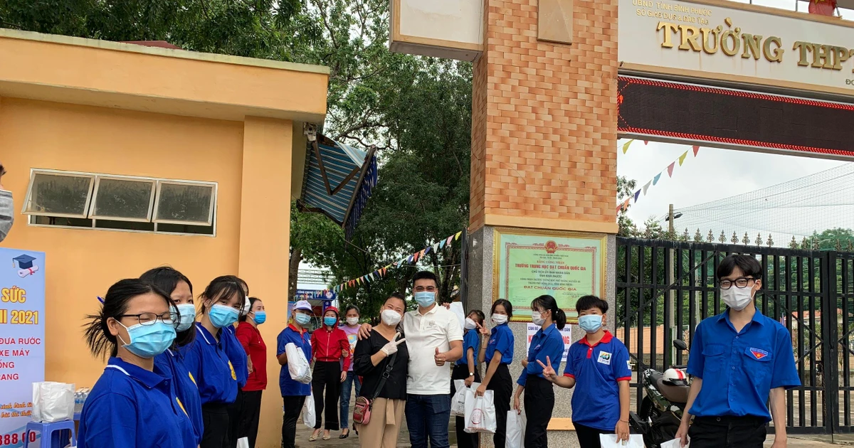 "Bếp ăn 0 đồng" xịn sò tiếp lửa cho các sĩ tử mùa thi