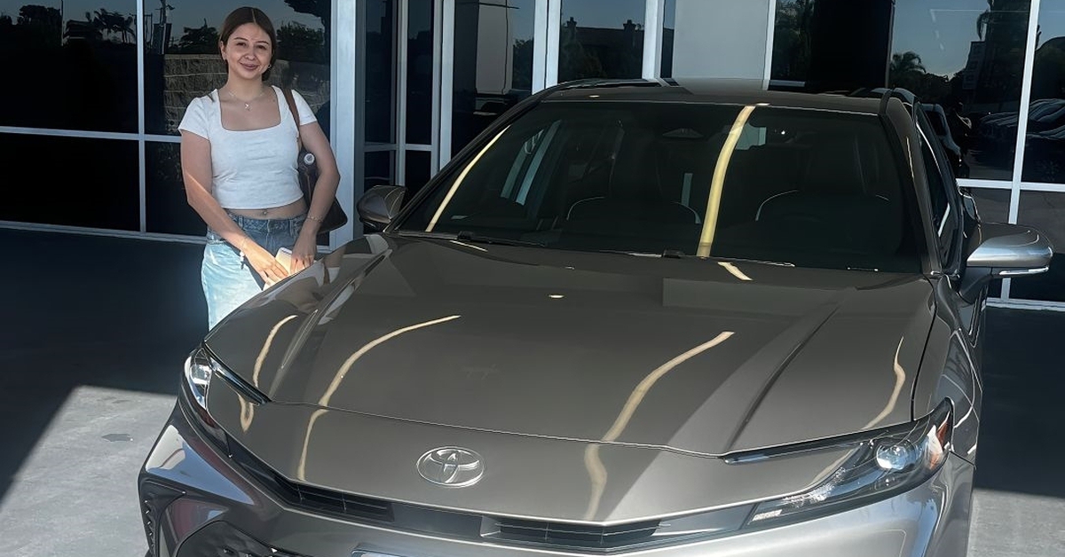 Cú lừa Tesla cũ khiến Gen Z khóc thét: Bán Camry rồi quay về như chưa hề có cuộc chia ly